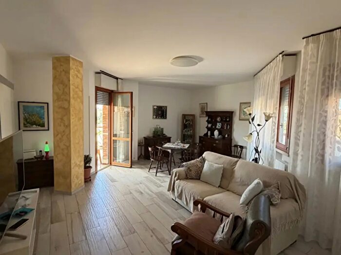 Appartamento con 7 locali in vendita in Via Amato Tiraboschi, Ancona