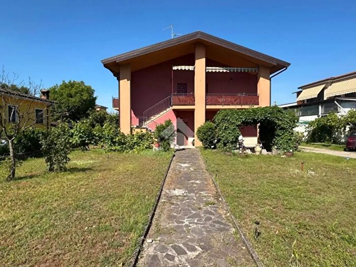 Appartamento trilocale in vendita in Via per Bagnolo, Vaiano Cremasco
