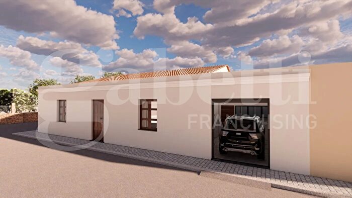 Casa quadrilocale in vendita in Via Carlo Emanuele, Oristano