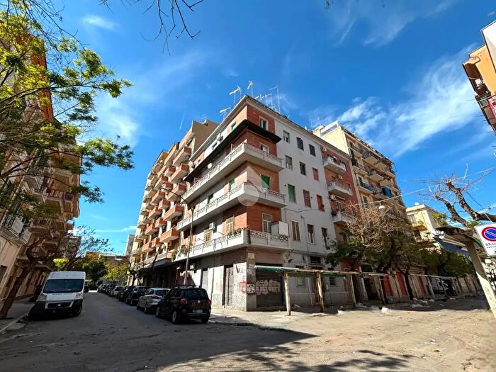Appartamento con 5 locali in vendita in Via Giuseppe Rosati, Foggia