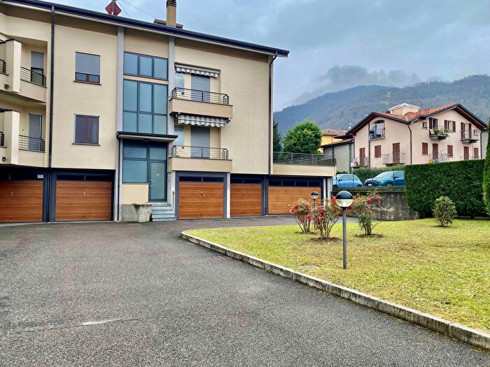 Appartamento bilocale in vendita in Via Statale, Garlate