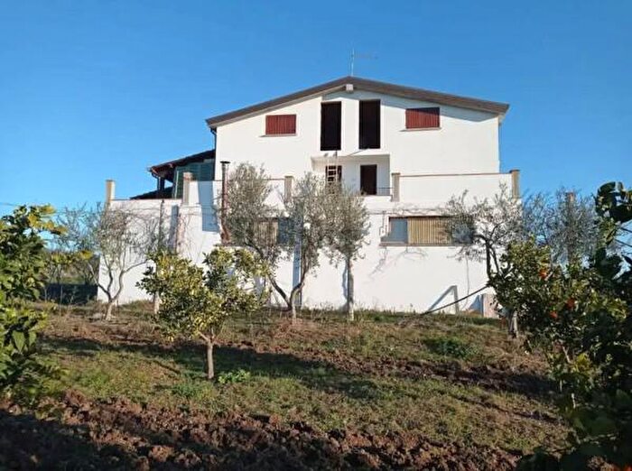 Casa con 6 locali in vendita in Strada Provinciale Snc, Matera