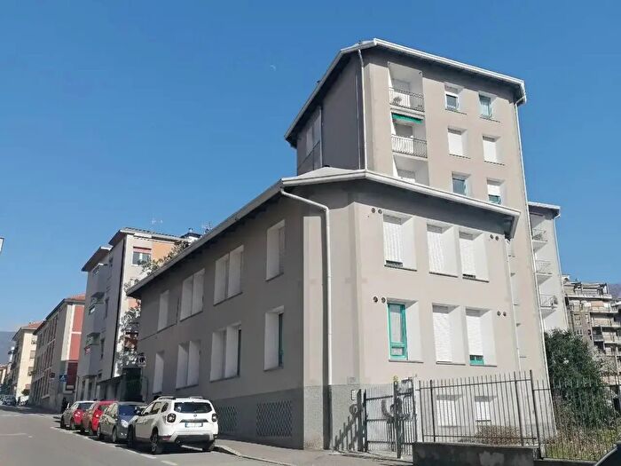Appartamento trilocale in vendita in Via Capodistria, Lecco