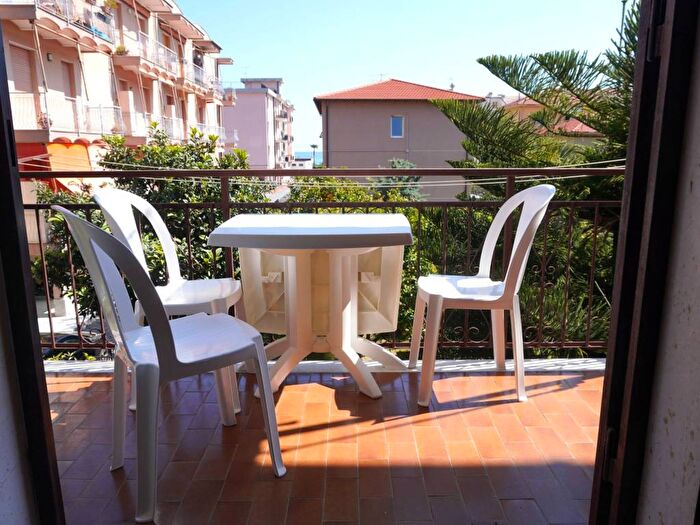 Appartamento monolocale in vendita in Via Pinee, Centro, Pietra Ligure