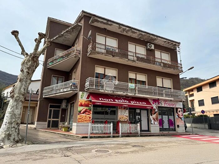 Appartamento quadrilocale in vendita in Via Dante Alighieri, Pozzilli