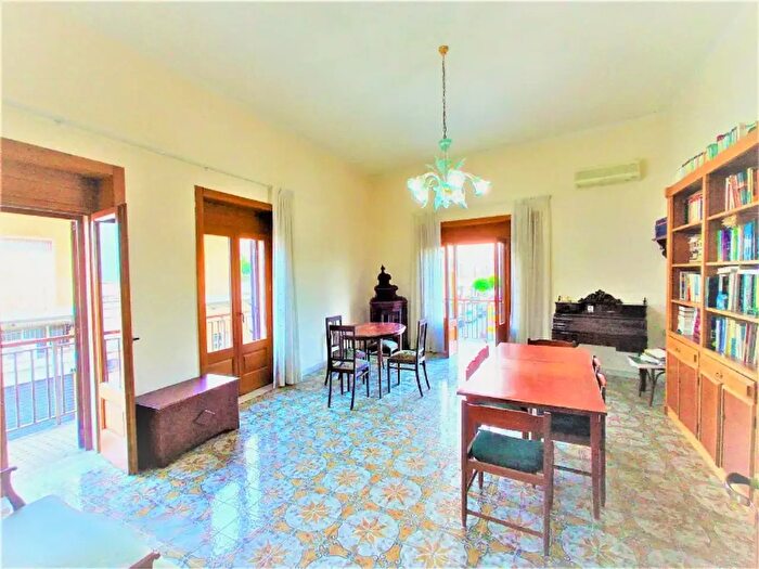 Appartamento con 7 locali in vendita in Via Largo Margherita, Trepuzzi