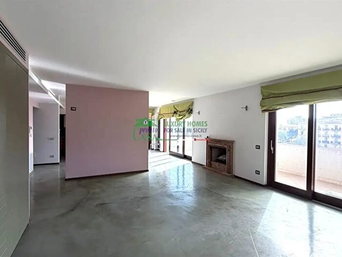 Appartamento con 5 locali in vendita in Via Ducezio, Ragusa