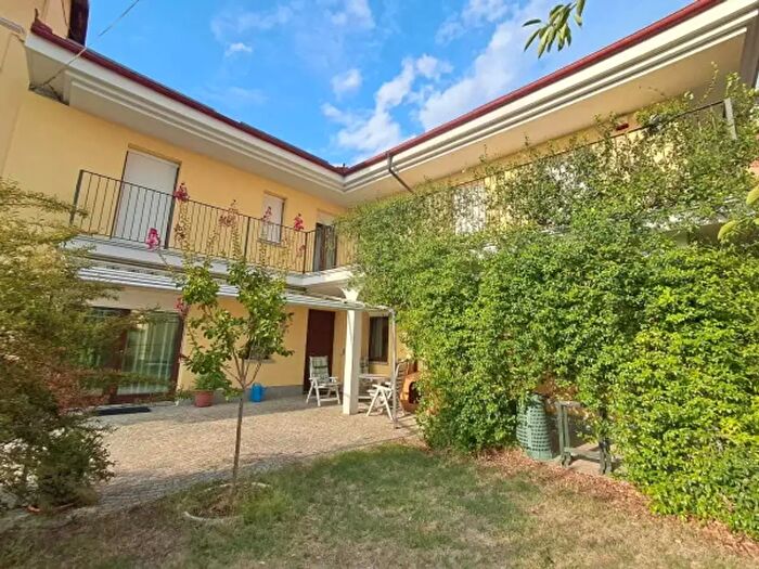 Casa con 6 locali in vendita in Via San Lorenzo, Passerano Marmorito