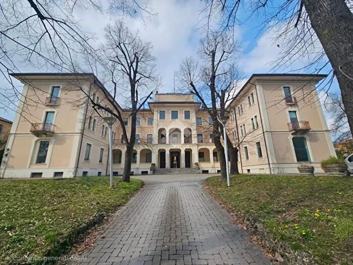 Appartamento quadrilocale in vendita in Viale Matteotti, Salsomaggiore Terme