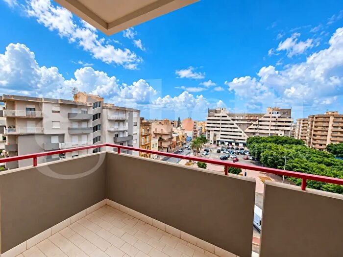Appartamento quadrilocale in vendita in Via Novembre, Erice