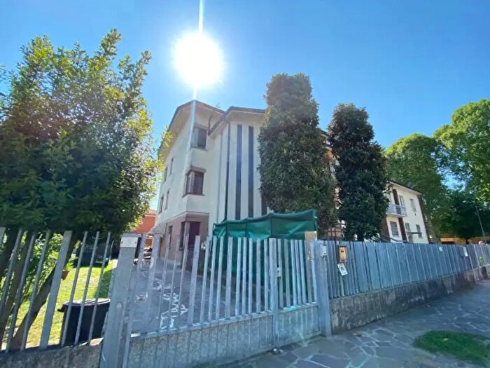 Casa con 5 locali in vendita in Via Francesco Maxia, Novi Di Modena