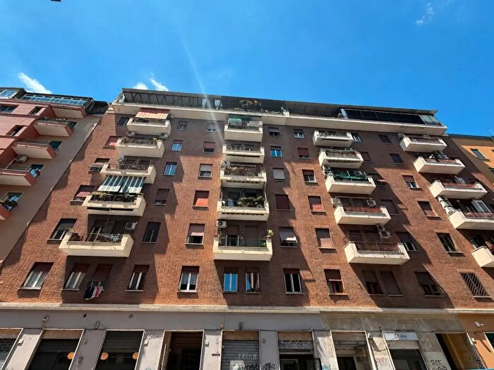 Appartamento con 5 locali in vendita in Via Girolamo Benzoni, Roma