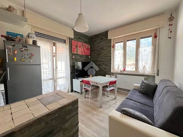 Appartamento trilocale in vendita in Via Carpignolo, Ardesio