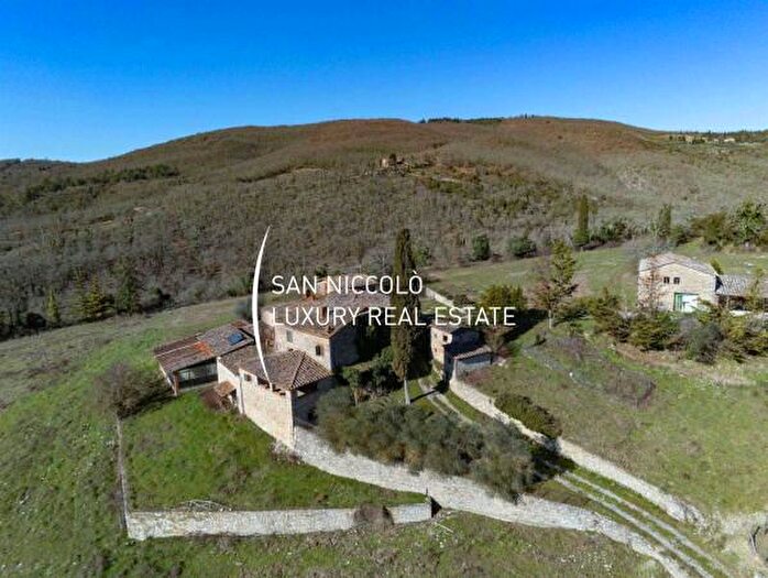 Casa con 6 locali in vendita in Radda In Chianti