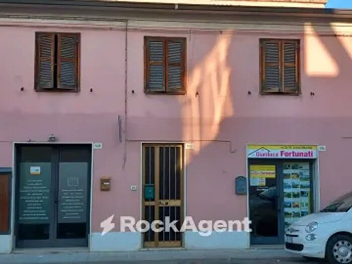 Appartamento con 5 locali in vendita in Via Raffaello Sanzio, Senigallia