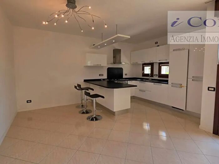 Appartamento trilocale in affitto in Via Villa del Bosco, Teolo