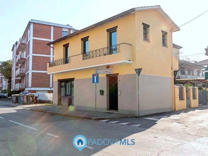 Casa quadrilocale in vendita in Via Jacopo Crescini, Padova