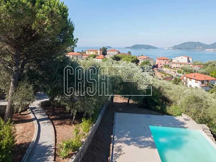 Appartamento quadrilocale in vendita in Via Barcola, Lerici