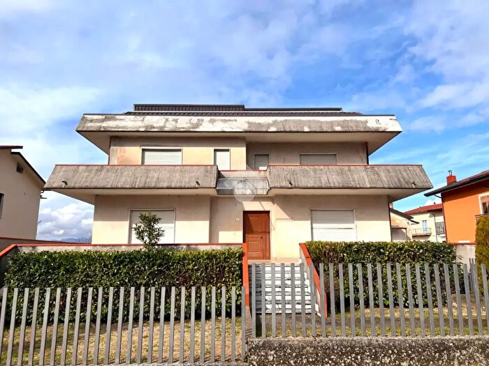 Casa quadrilocale in vendita in Via Areusta, Santa Lucia Di Serino