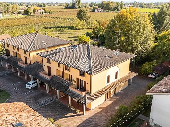 Casa con 6 locali in vendita in Via Castelli, Rio Saliceto