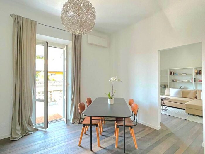 Casa trilocale in affitto in Via Giuseppe Parini, Porta Nuova, Milano