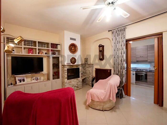 Casa con 8 locali in vendita in Via Giulio Petroni, Bari