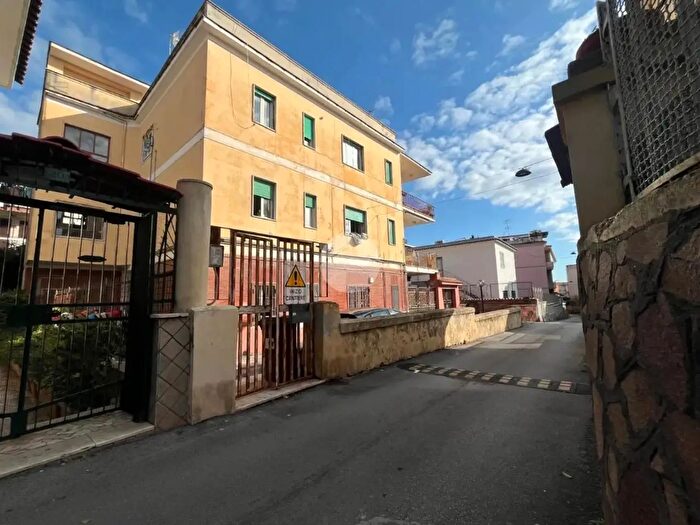 Appartamento quadrilocale in vendita in Via Cacciapuoti, Pozzuoli