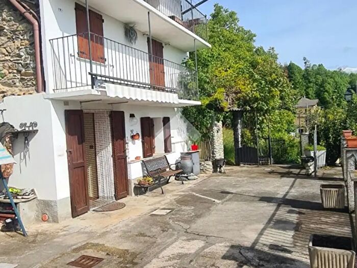 Casa con 6 locali in vendita in Frazione Pugnetto, Mezzenile