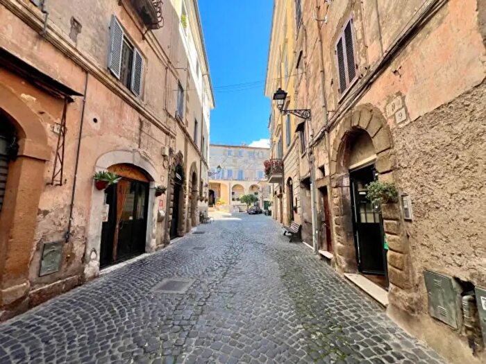 Appartamento trilocale in vendita in Poli