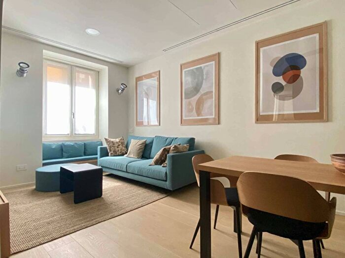 Appartamento trilocale in affitto in Via Filippo Corridoni, Palestro, Milano