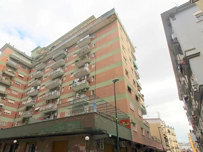 Appartamento con 6 locali in vendita in Via S Eframo Vecchio, Napoli
