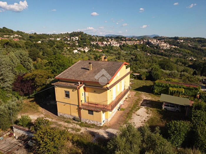 Casa con 7 locali in vendita in Via Ottorino Caproni, Poggio Mirteto