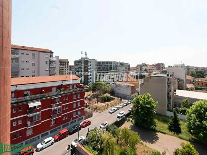 Appartamento quadrilocale in vendita in Via Privata Grado, Milano
