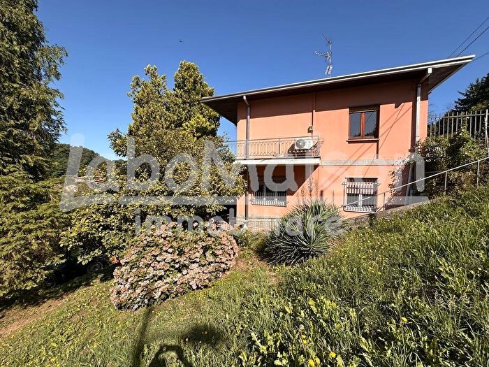 Casa quadrilocale in vendita in Via Beia, Vergiate