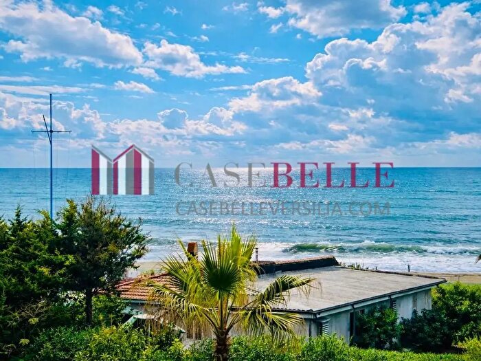 Appartamento con 5 locali in vendita in Pietrasanta