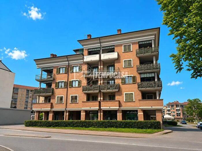 Appartamento con 6 locali in vendita in Via San Rocco, Orbassano