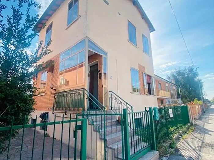 Casa con 5 locali in vendita in Via Zola, Ferrara