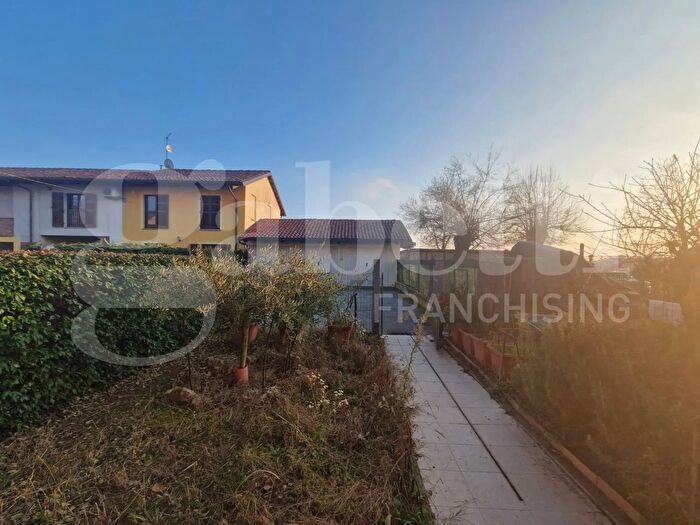 Case in Vendita e in Affitto - 2