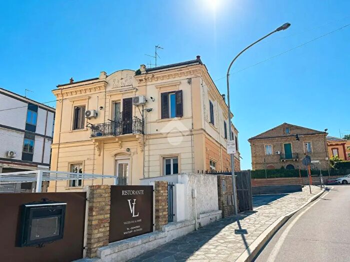 Casa quadrilocale in vendita in Piazza Fiume, Vasto