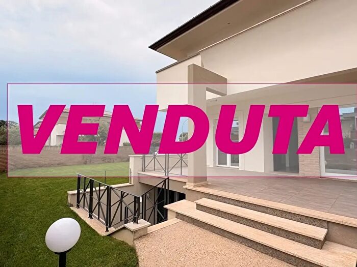 Casa quadrilocale in vendita in Via di Valle Schioia, Anzio