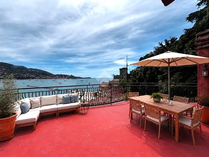 Appartamento quadrilocale in vendita in Salita Falconara, Lerici