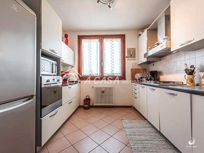 Appartamento con 6 locali in vendita in Via Pace, Medesano