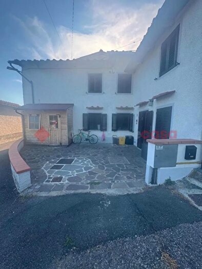Casa con 6 locali in vendita in Via Iano E Assarino, Pistoia