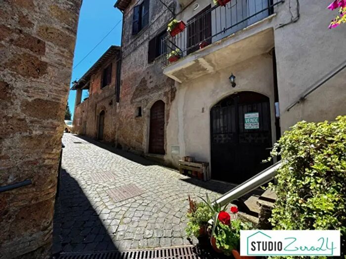 Appartamento trilocale in vendita in Via Santa Maria, Vasanello