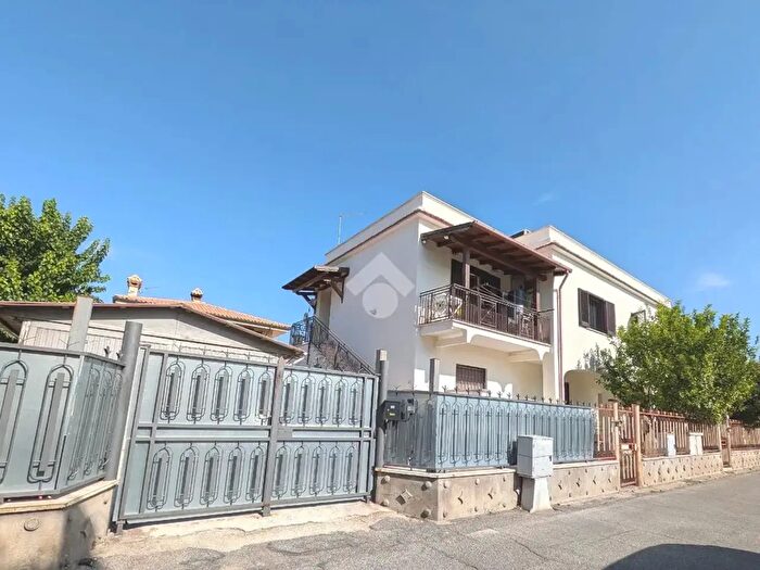 Appartamento trilocale in vendita in Via Angelina Mauro, Ciampino