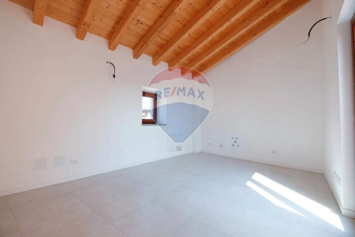 Appartamento trilocale in vendita in Via Umberto I, Bonate Sopra