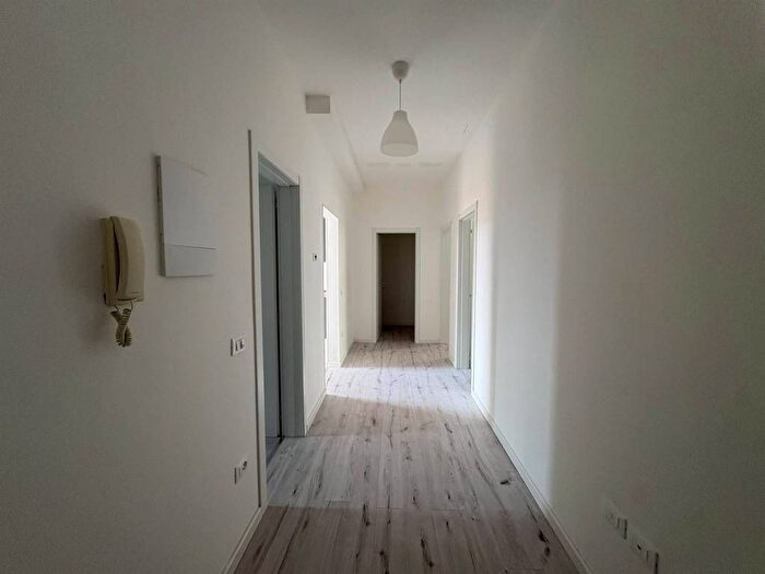 Appartamento trilocale in affitto in Le Cure, Firenze