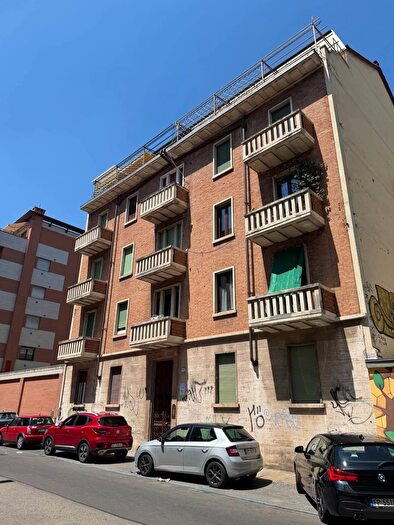 Appartamento trilocale in vendita in Via Benvenuto Cellini, Torino