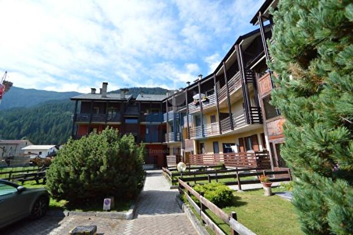 Appartamento trilocale in vendita in Via Baldassarre Rocca, Valdidentro