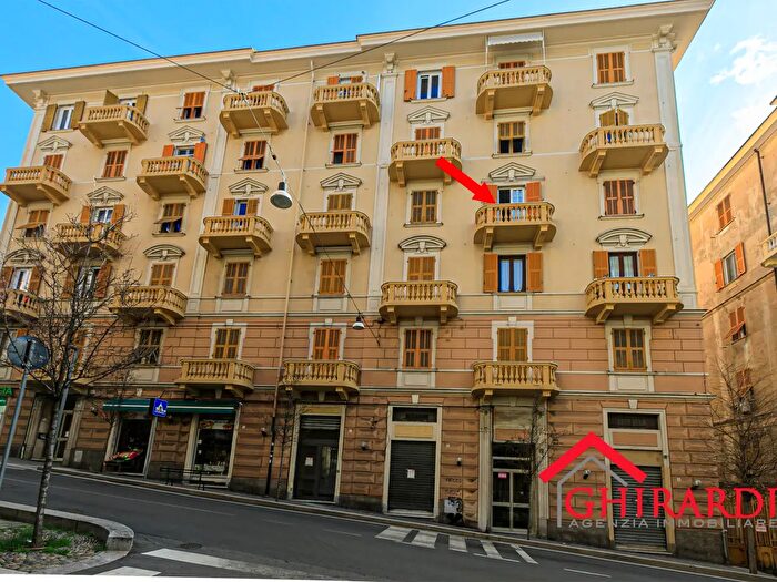 Appartamento con 6 locali in affitto in Viale Carlo Canepa, Genova